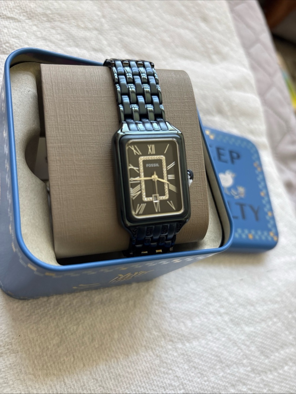 Fossil, this women's watch features:
Stainless steel bracelet and case
Navy dia - Picture 6 of 15